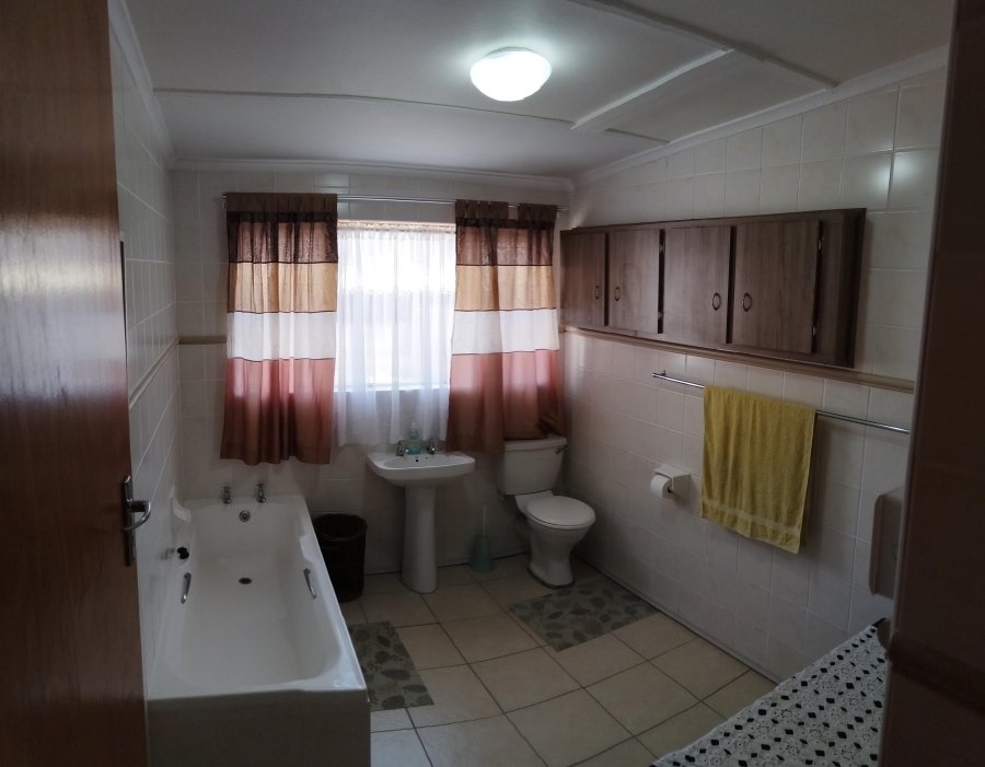 4 Bedroom Property for Sale in Van Riebeeck Hoogte Eastern Cape